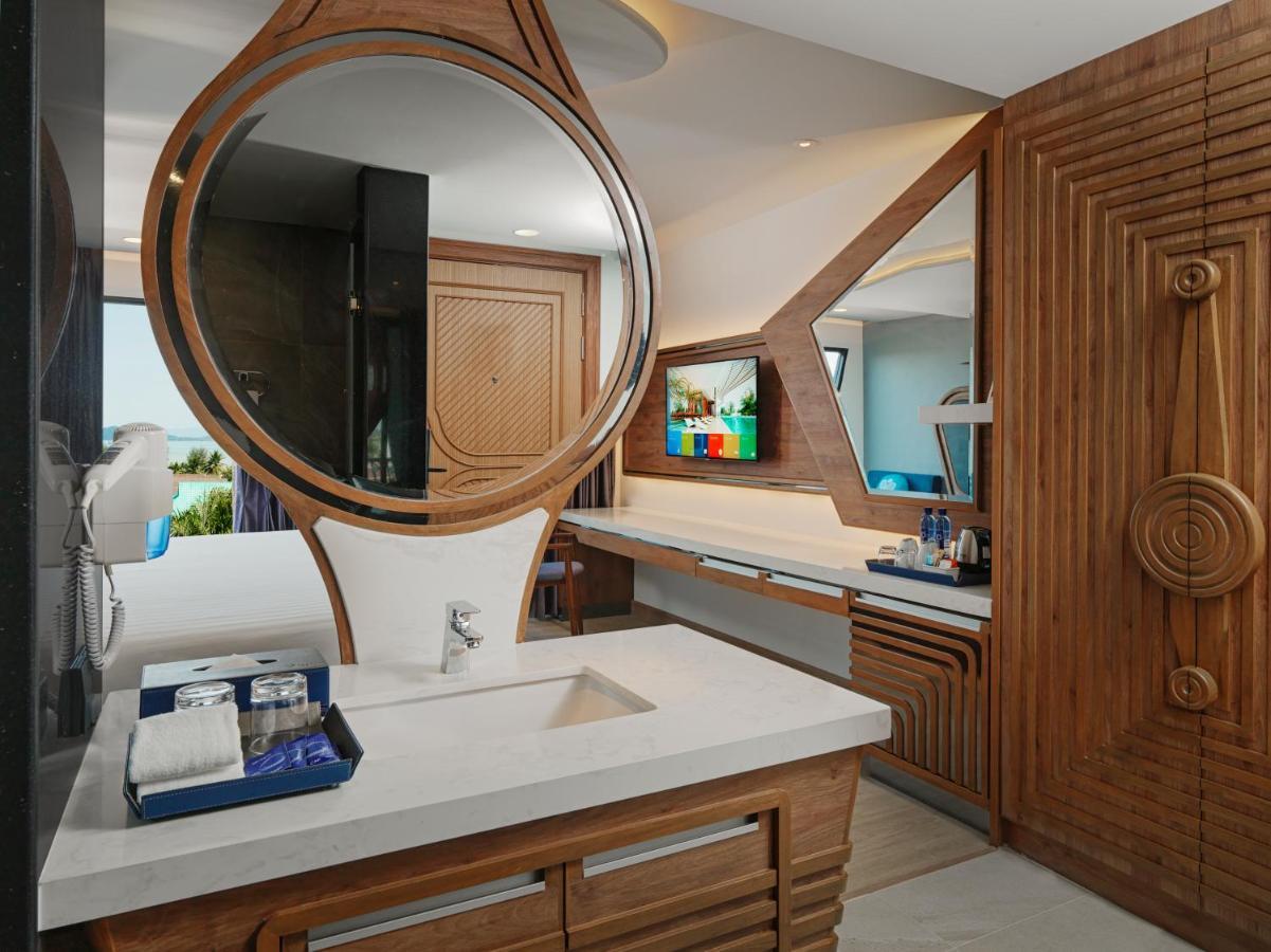 The Oceanic Sportel Phuket - Sha Extra Plus Exterior photo Bathroom